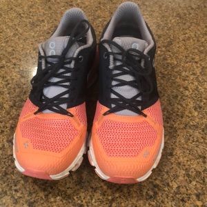 On cloud tennis shoes